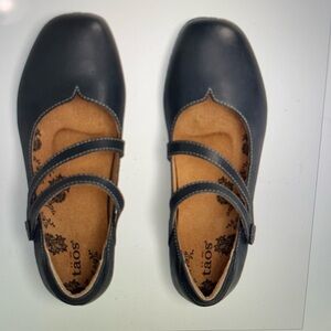 Taos Footwear Womens Double Strap Dress Shoes